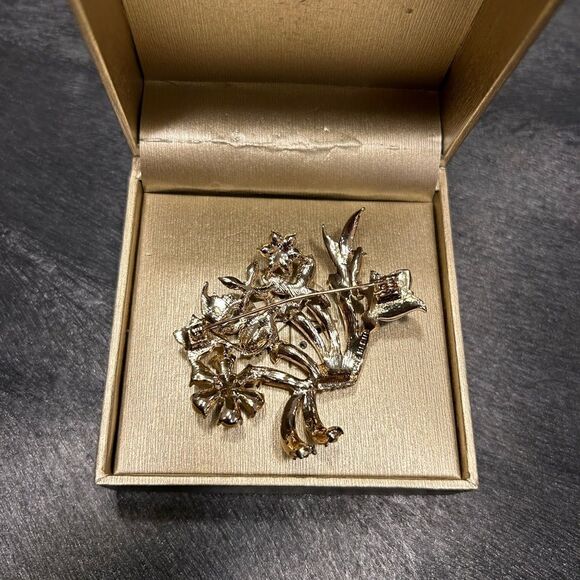 Women’s Ann  Klein multicolor stone brooch - Picture 5 of 5